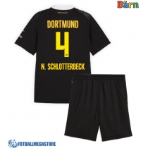 Fotballdrakt Barn Borussia Dortmund Nico Schlotterbeck #4 Bortedraktsett 2026-27 Kortermet (+ Korte bukser)